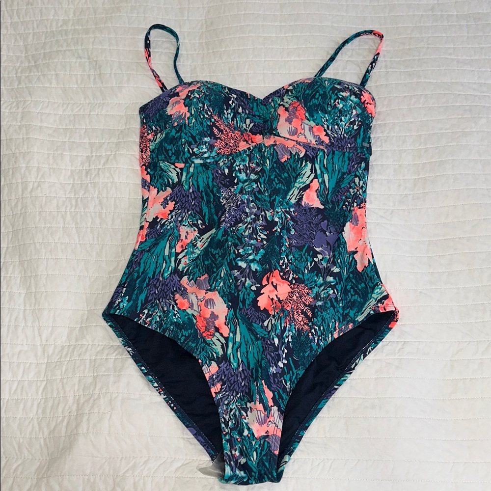 Old Navy one piece bathing suit M nwt built in bra